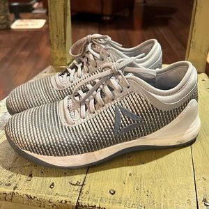 Women’s light gray CrossFit flexweave sneaker